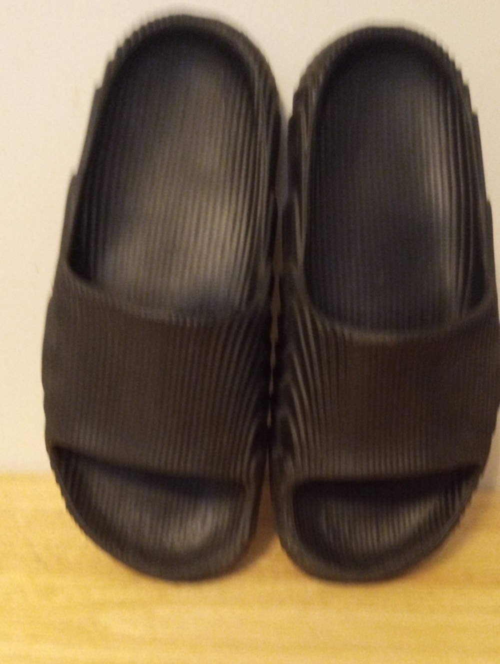 Source Unknown Black Ribbed Slide Sandals